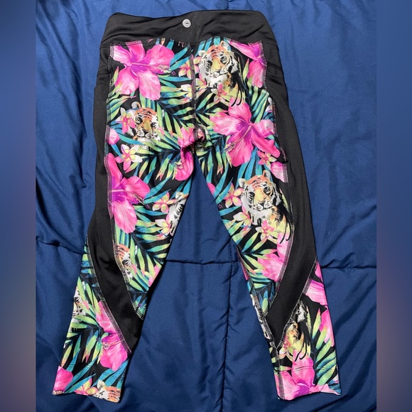 Floral and tigers child track suit outfit - Picture 7 of 7